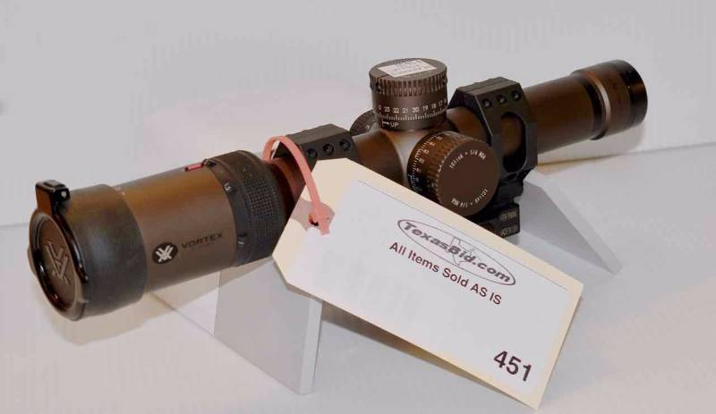 lot 451 image: Scope with Mounts Vortex Razor