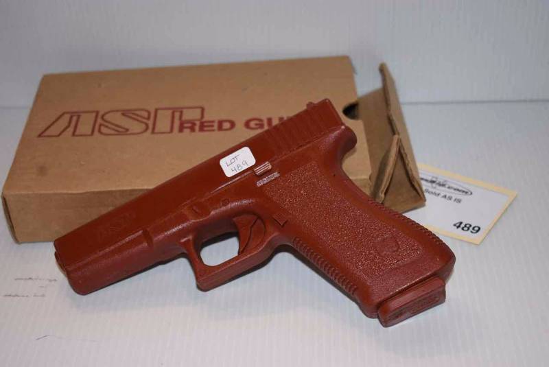 lot 489 image: Red Gun Beretta