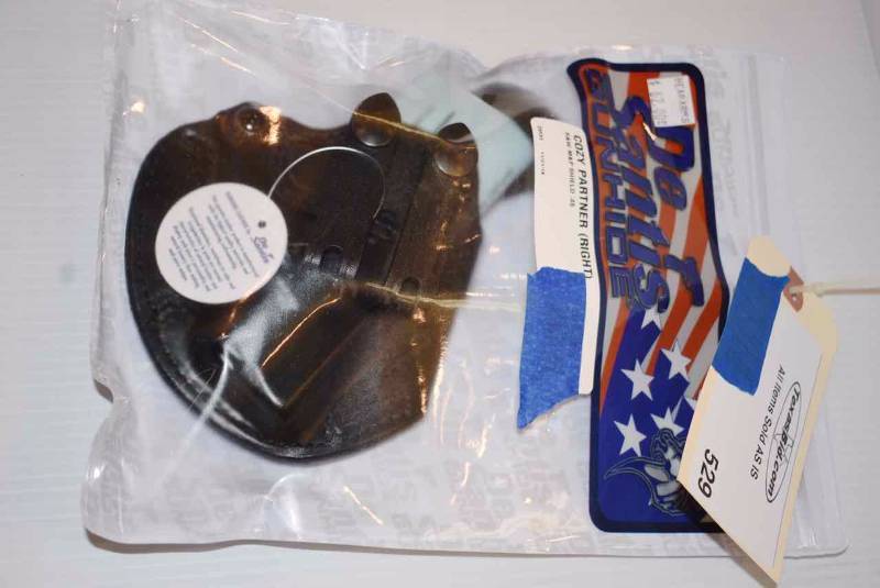 lot 529 image: DeSantis Gunhide Holster