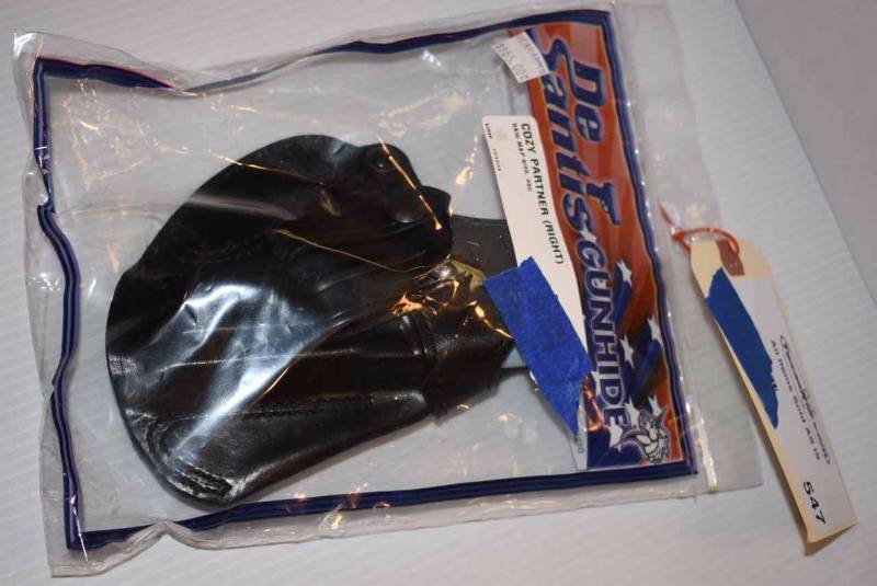 lot 547 image: DeSantis Gunhide Holster