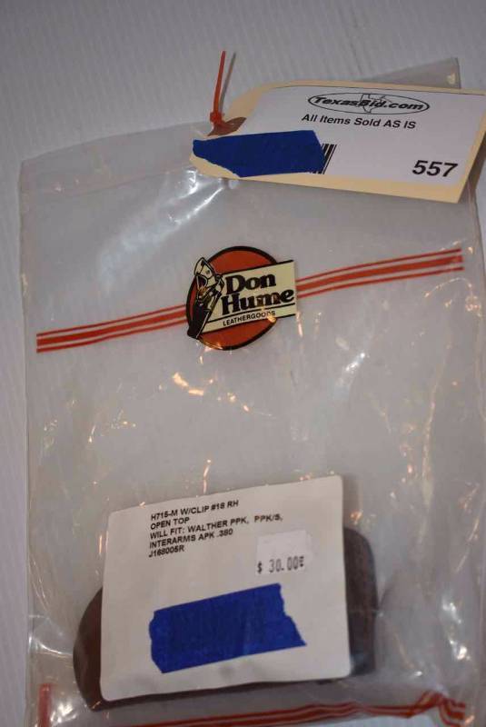 lot 557 image: Don Hume Holster