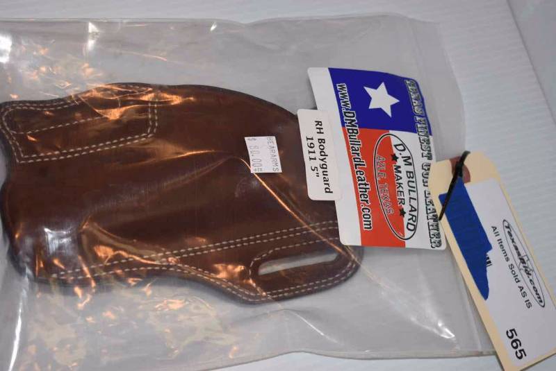 lot 565 image: DM Bullard Leather Holster