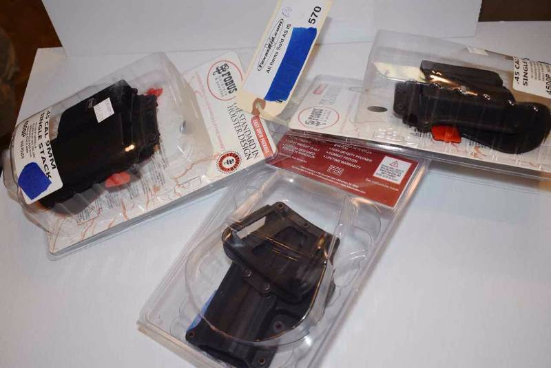 lot 570 image: Fobus Mag Pouches & Belt Holster