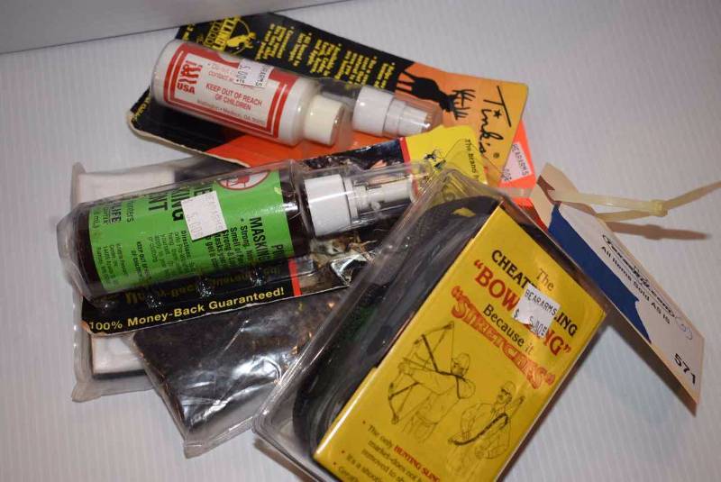 lot 571 image: Scents & Bowsling