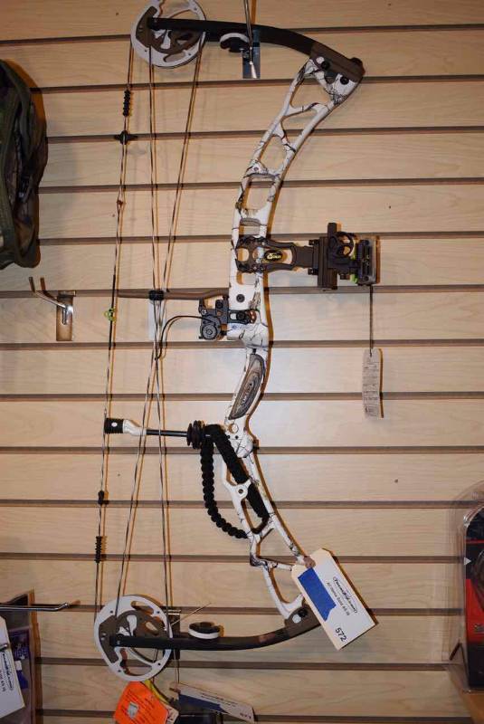 lot 572 image: Bow Elite Synergy