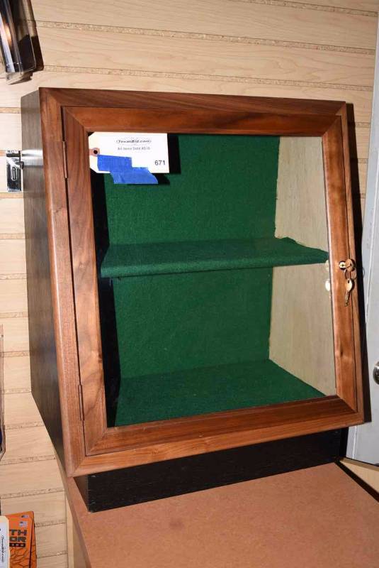 lot 671 image: Display Case