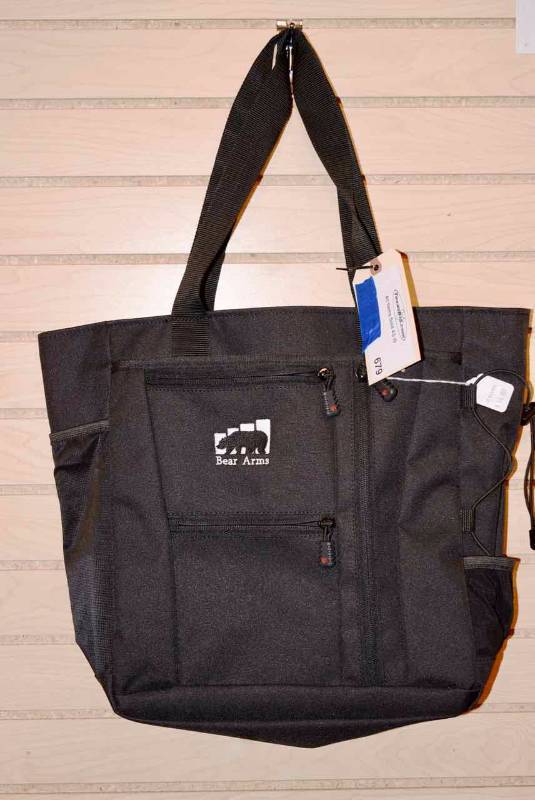 lot 679 image: All Purpose Gear Bag