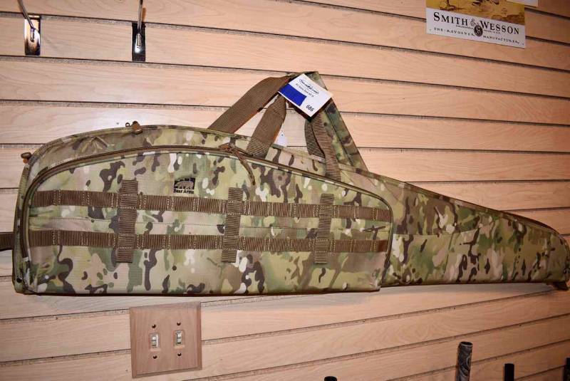 lot 686 image: Camo Gun Case