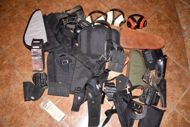 lot 707 image: Asst. Holsters, Hearing Protectors, Cases, Etc.