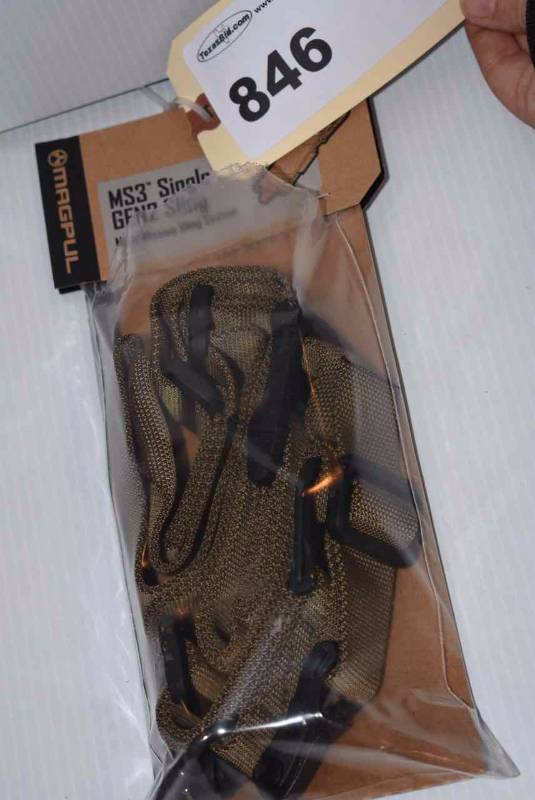 lot 846 image: (1)MagPull Sling
