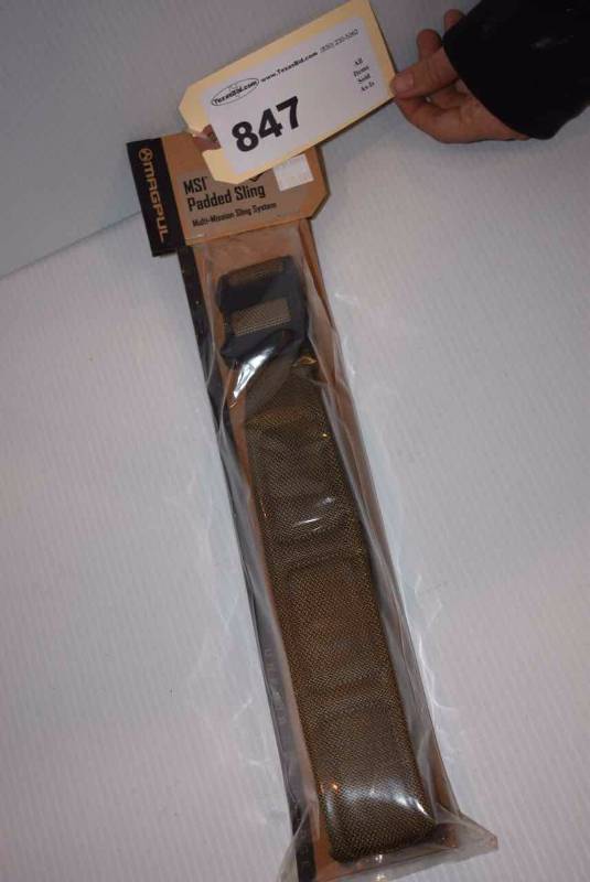 lot 847 image: (1)MagPull Sling