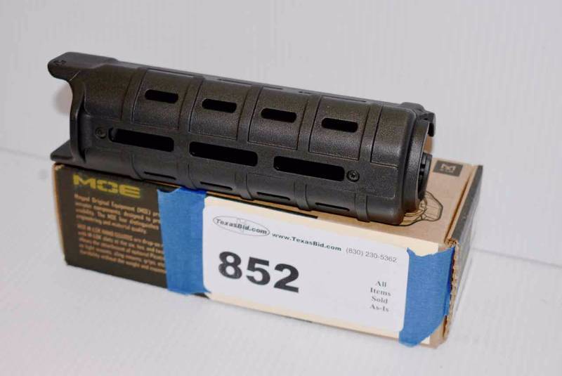 lot 852 image: (1)MagPull Hand Guard