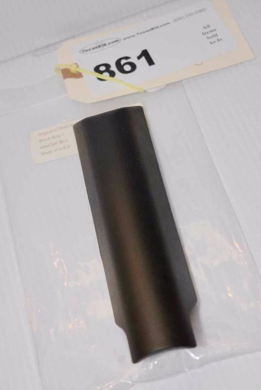 lot 861 image: MagPull Cheek Riser