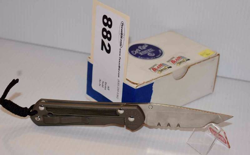 lot 882 image: Knife Chris Reeve