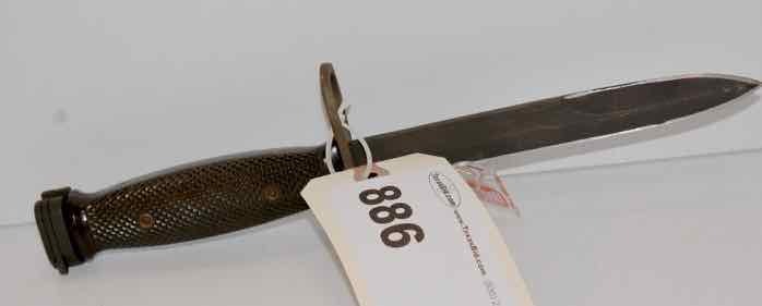 lot 886 image: Bayonet M16