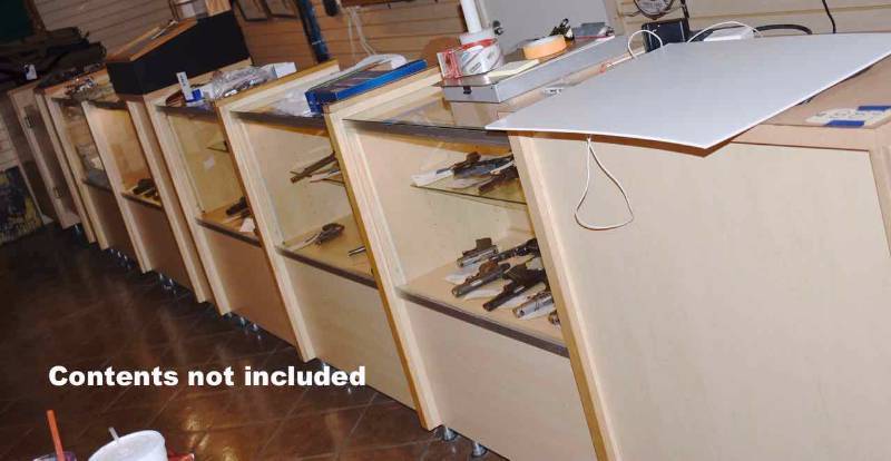 lot 889 image: Lighted Display Case System & Cabinets
