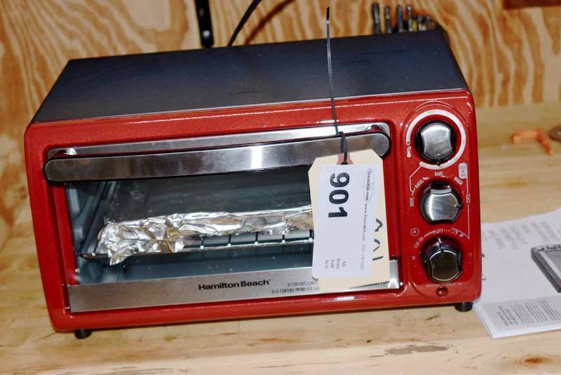 lot 901 image: Hamilton Beach Toaster Oven