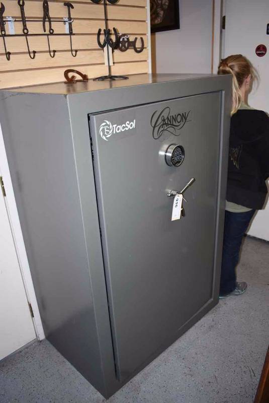lot 916 image: Cannon Fireproof Safe