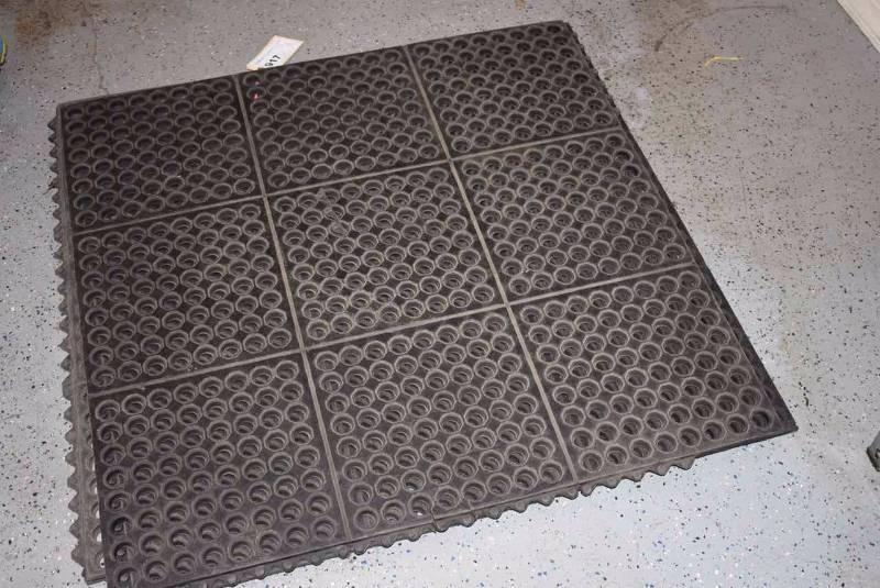lot 917 image: (3) Rubber Standing Mats