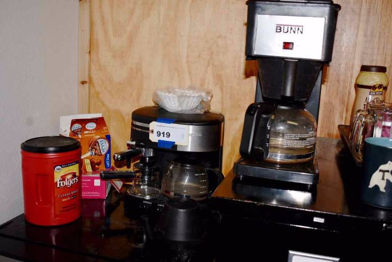 lot 919 image: (2)Coffee Makers & Cups