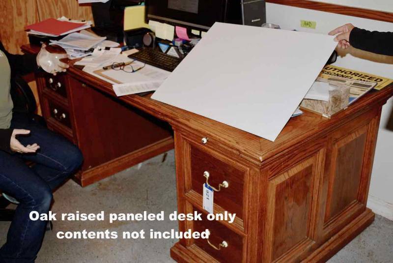 lot 921 image: Oak Desk
