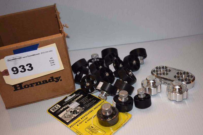 lot 933 image: (18) Speed Loaders