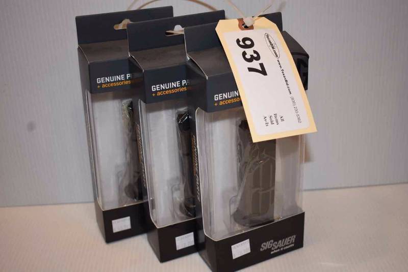lot 937 image: (3)Sig Sauer Magazines