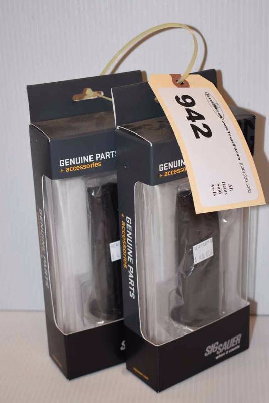 lot 942 image: (2)Sig Sauer Magazines