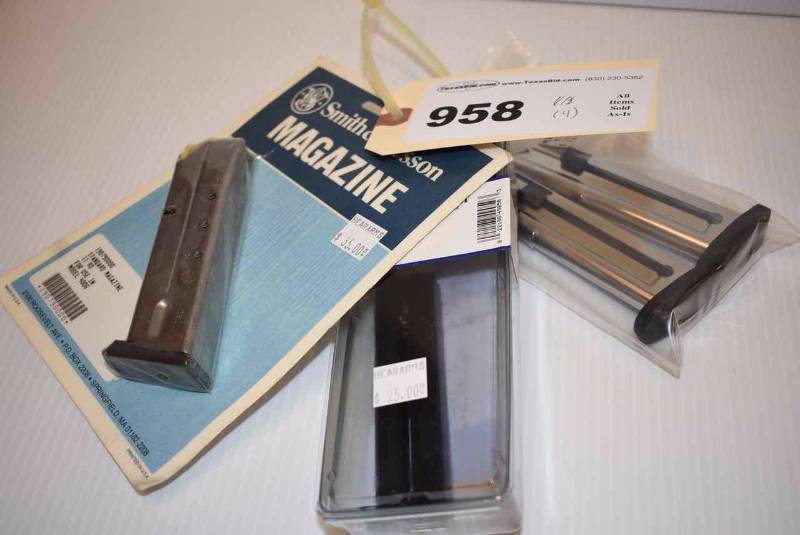 lot 958 image: (4)Smith & Wesson Magazines