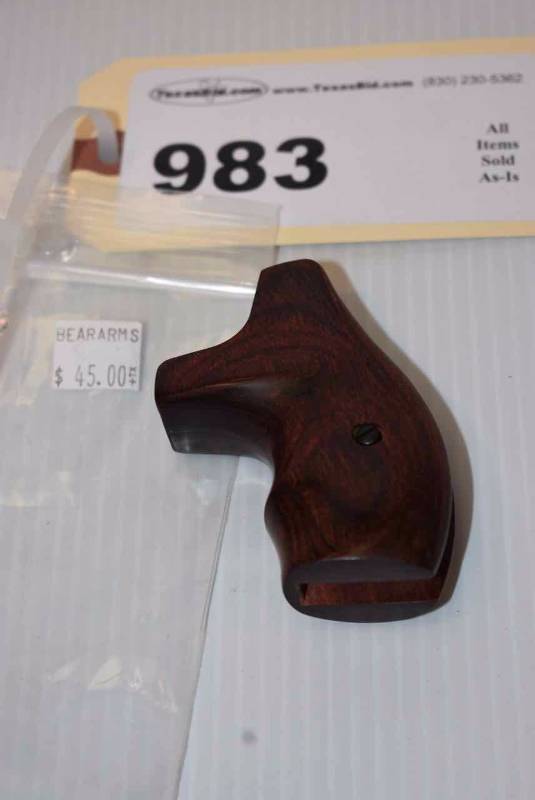 lot 983 image: (1)Grip