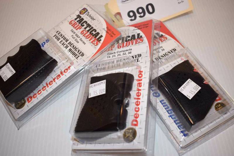lot 990 image: (3)Pachmayr Grip Gloves