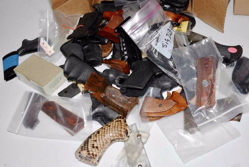 lot 1004 image: Pistol Grips
