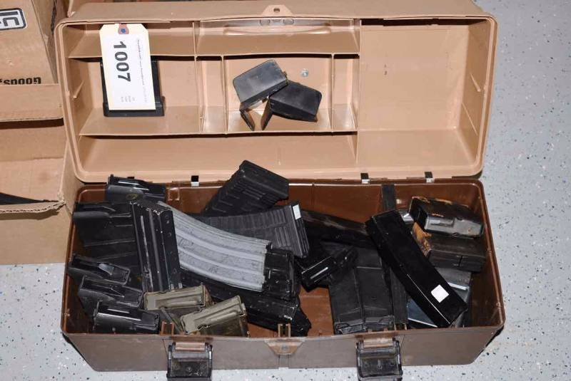 lot 1007 image: Rifle Magazines