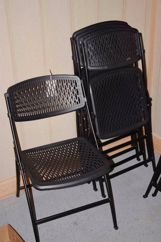 lot 1010 image: (4)Mity-Lite Folding Chairs