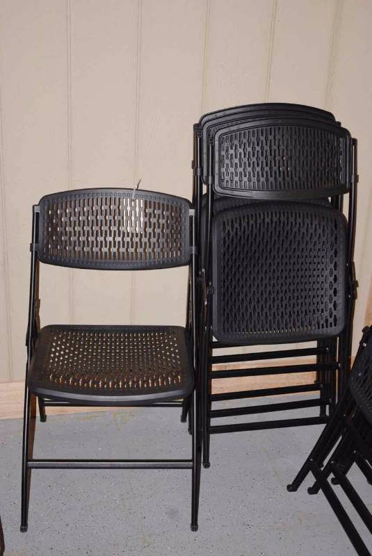 lot 1011 image: (4)Mity-Lite Folding Chairs