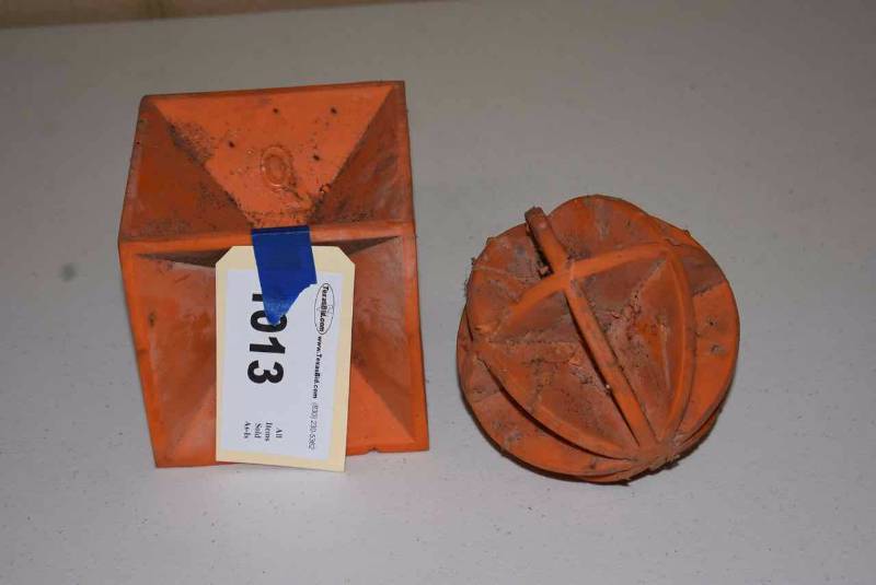 lot 1013 image: (2)Shooting Toys