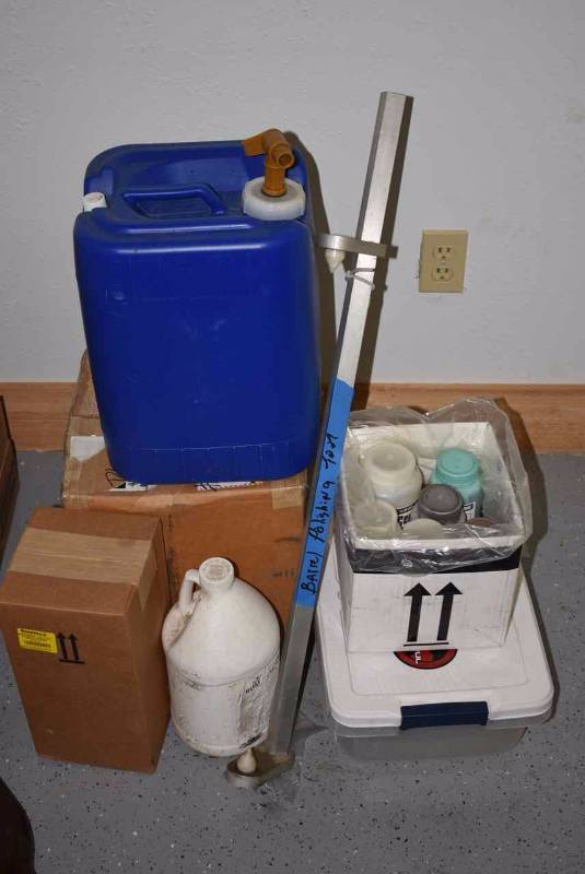 lot 1016 image: Blueing Supplies, Cerakote, (4)Tanks