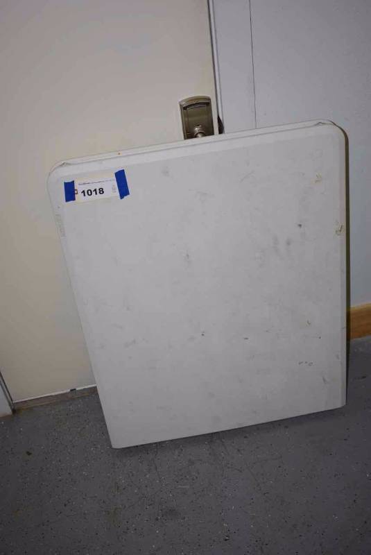 lot 1018 image: Folding Table