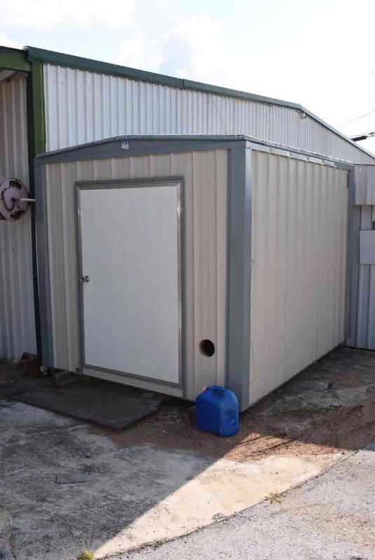 lot 1041 image: Portable Building