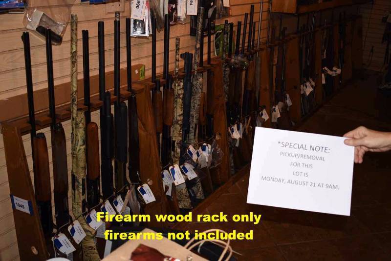 lot 1045 image: (8)Gun Racks