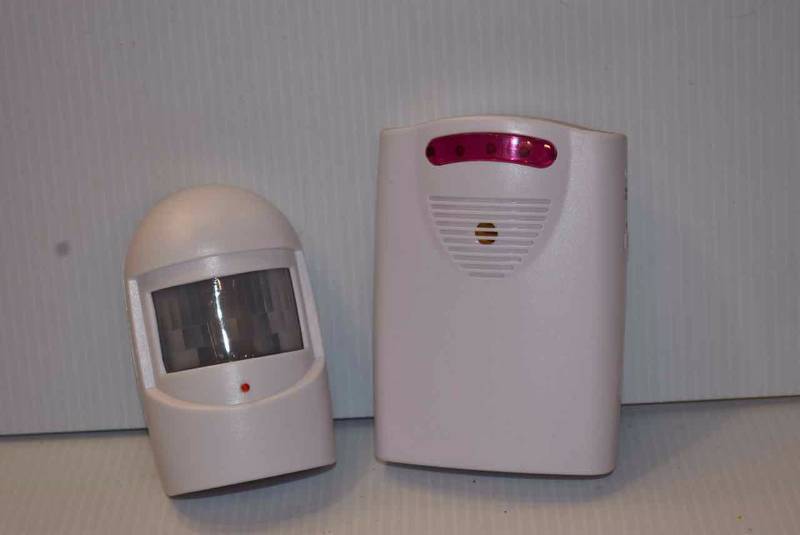 lot 1049 image: Motion Detector with Chime