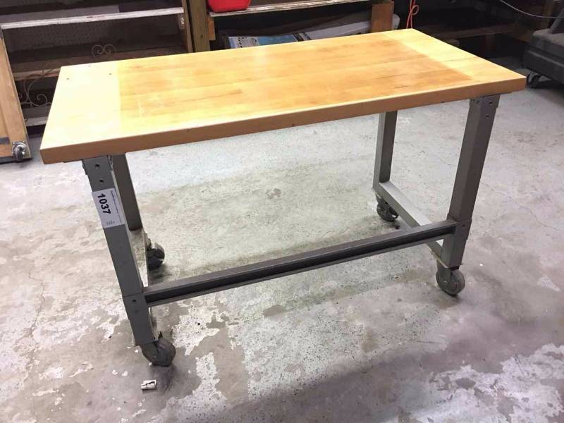 lot 1037 image: Rolling Work Table