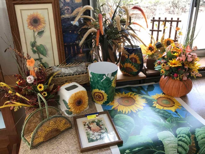 lot 9 image: Sunflowers  Pictures, Vase, Baskets, Arrangements, Etc.