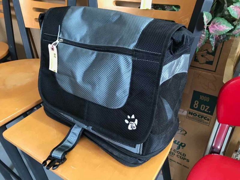 lot 24 image: Pet Gear Inc. Pet Tote