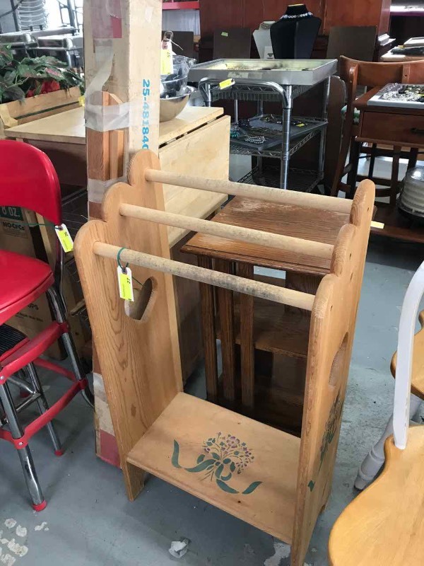 lot 27 image: Sears Quilting Frame & a Quilt Rack