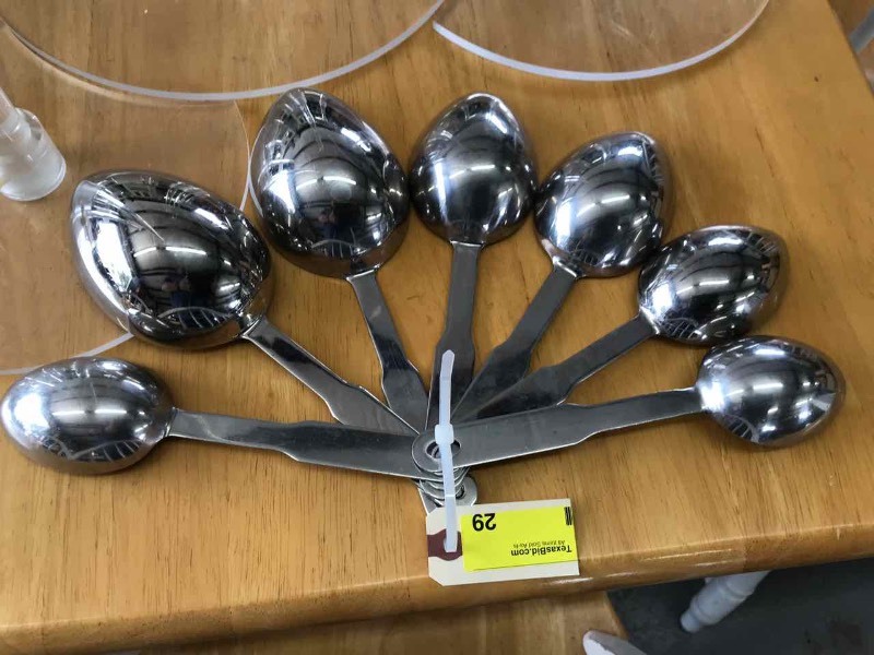 lot 29 image: (7) Vollrath Measuring Spoons