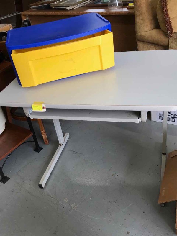 lot 41 image: Computer Desk & Plastic Drawer