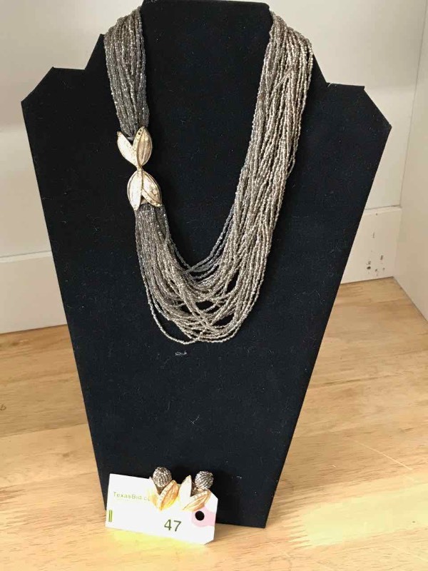 lot 47 image: Necklace & Clip-On Earrings
