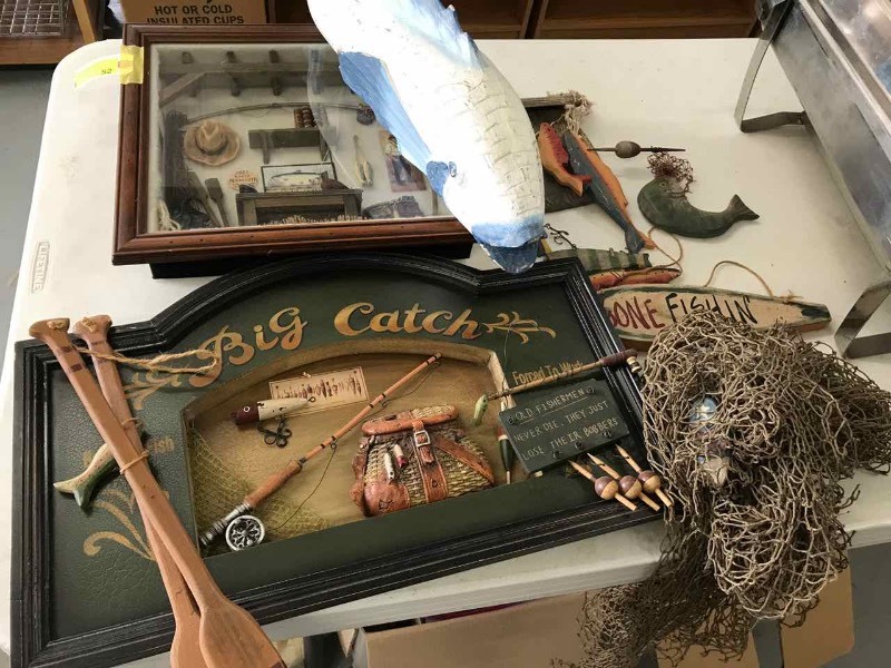 lot 52 image: Wall Decorations  Fishing Theme & Big Blue Wood Fish