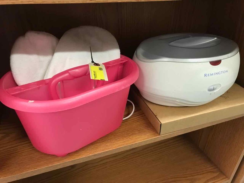 lot 69 image: Remington Hand Wax Bath, Square of Wax, Pink Tote, Mittens